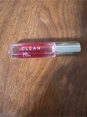 CLEAN Skin and Vanilla Rollerball Fragrance